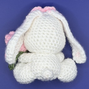 Kis nyuszi virággal - játék & sport - plüssállat & játékfigura - nyuszi - Meska.hu