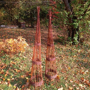 2 db rusztikus, fenyőpótló obeliszk natúr fűzvesszőből Vikinek - otthon & életmód - ház & kert - kerti dísz - Meska.hu