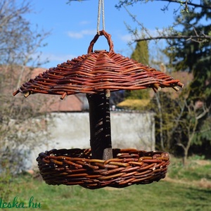 Madáretető natúr fűzvesszőből - Meska.hu