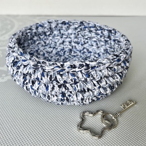 Kézzel horgolt kosár különleges pasztell fonalból - kulcstartó, ékszertartó, papírzsepkendőtartó, vagy reggelihez, Otthon & Életmód, Tárolás & Rendszerezés, Tárolókosár, Horgolás, Kötés, MESKA