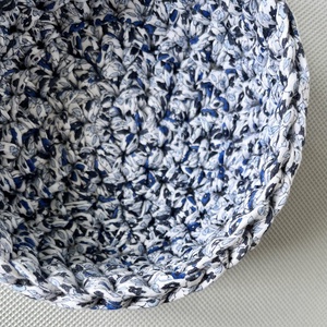 Kézzel horgolt kosár különleges pasztell fonalból - kulcstartó, ékszertartó, papírzsepkendőtartó, vagy reggelihez - otthon & életmód - tárolás & rendszerezés - tárolókosár - Meska.hu