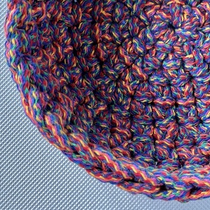Kézzel horgolt kosár különleges színes fonalból - kulcstartó, ékszertartó, papírzsepitartó, szemüvegtartó, és reggelihez, Otthon & Életmód, Tárolás & Rendszerezés, Tárolókosár, Horgolás, Kötés, MESKA