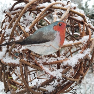 Vadszőlő indákból szőtt gömb alakú kézműves madáretető - Meska.hu