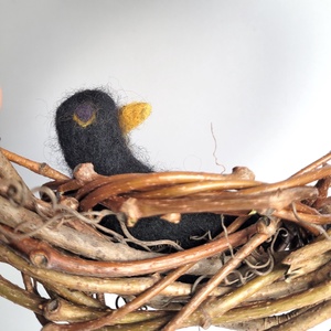 Vadszőlő koszorú nemezelt feketerigóval � természetes ajtódísz fészekkel, 20 cm - otthon & életmód - dekoráció - ajtó- és ablak dekoráció - ajtódísz & kopogtató - Meska.hu