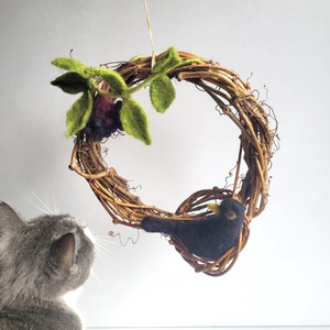 Vadszőlő koszorú nemezelt feketerigóval � természetes ajtódísz fészekkel, 20 cm - otthon & életmód - dekoráció - ajtó- és ablak dekoráció - ajtódísz & kopogtató - Meska.hu