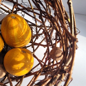 Kézműves vadszőlő kosár � természetes évszaknak megfelelő dekoráció (20�20 cm) - tavasz, nyár, ősz, tél - kellékek & szerszámok - dekorációs kellékek - vesszőlabda - Meska.hu