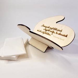 Kéz formájú fa papírzsebkendő kínáló � gravírozott gyógynövény motívumokkal, natúr kivitel - otthon & életmód - tárolás & rendszerezés - zsebkendőtartó - Meska.hu