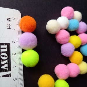 1,3 cm átmérőjű színes textil pom-ponok dekoráláshoz  - kellékek & szerszámok - dekorációs kellékek - egyéb kellékek - Meska.hu
