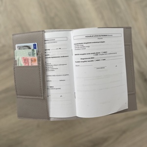 Szürke cicás műbőr egészségügyi kiskönyv borító - táska & tok - pénztárca & más tok - kártyatartó & irattartó - Meska.hu