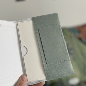 Keki zöld alapon dínó mintás egészségügyi kiskönyv borító és irattartó névhímzéssel - otthon & életmód - papír, írószer - egészségügyi kiskönyv borító - Meska.hu