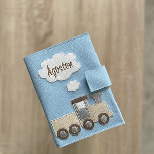 Világoskék alapon vonat mintás egészségügyi kiskönyv borító és irattartó műbőrből névhímzéssel, Otthon & Életmód, Papír, írószer, Egészségügyi kiskönyv borító, Varrás, MESKA