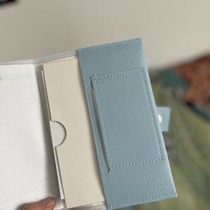 Világoskék alapon vonat mintás egészségügyi kiskönyv borító és irattartó műbőrből névhímzéssel - otthon & életmód - papír, írószer - egészségügyi kiskönyv borító - Meska.hu