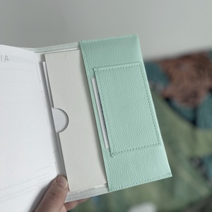 Menta alapon vidra mama és kicsinye mintás egészségügyi kiskönyv borító és irattartó névhímzéssel - otthon & életmód - papír, írószer - egészségügyi kiskönyv borító - Meska.hu