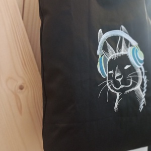 Hímzett vászontáska / fülhallgatós nyuszi - táska & tok - bevásárlás & shopper táska - kenyeres zsák - Meska.hu