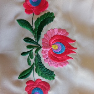 Hímzett kötény-matyó fűzér - otthon & életmód - konyhafelszerelés, tálalás - konyhai textil - kötény - Meska.hu