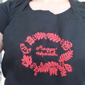 Hímzett kötény-népmesés ANYA - otthon & életmód - konyhafelszerelés, tálalás - konyhai textil - kötény - Meska.hu