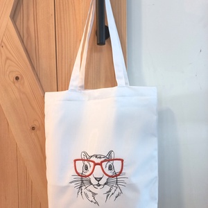 Hímzett vászontáska / mókus téglapiros szemüveggel, Táska & Tok, Bevásárlás & Shopper táska, Shopper, textiltáska, szatyor, Hímzés, Varrás, MESKA