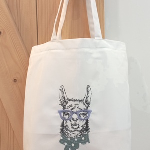 Hímzett vászontáska / láma zöld sállal, Táska & Tok, Bevásárlás & Shopper táska, Shopper, textiltáska, szatyor, Hímzés, Varrás, MESKA