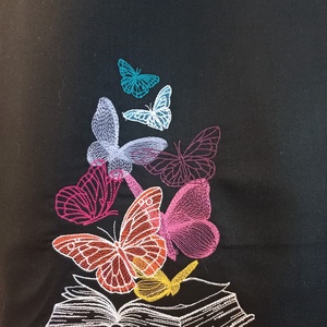 Hímzett vászontáska / pillangós könyvek hímzéssel - táska & tok - bevásárlás & shopper táska - shopper, textiltáska, szatyor - Meska.hu