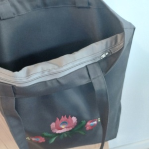 Szürke hímzett vászontáska / matyó fűzér hímzéssel - táska & tok - bevásárlás & shopper táska - shopper, textiltáska, szatyor - Meska.hu
