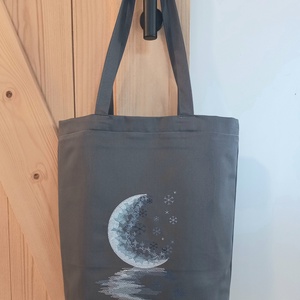Szürke hímzett vászontáska / holdfény hímzéssel, Táska & Tok, Bevásárlás & Shopper táska, Shopper, textiltáska, szatyor, Hímzés, Varrás, MESKA