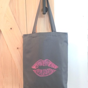 Szürke vászontáska / arany vagy pink ajak hímzéssel - táska & tok - bevásárlás & shopper táska - shopper, textiltáska, szatyor - Meska.hu