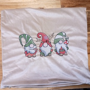 Karácsonyi manós hímzett díszpárna- bézs - otthon & életmód - lakástextil - párna & párnahuzat - Meska.hu