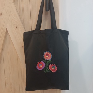 Hímzett vászontáska / fekete matyó csokor - táska & tok - bevásárlás & shopper táska - shopper, textiltáska, szatyor - Meska.hu