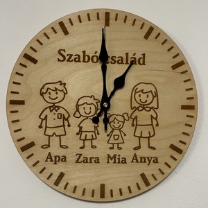 Egyedi gravírozott falióra családi névvel és figurákkal  30 cm, Otthon & Életmód, Dekoráció, Fali és függő dekoráció, Falióra & óra, Gravírozás, pirográfia, MESKA