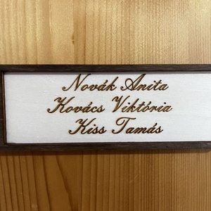 Egyedi névtábla ajtóra  stílusos, fából készült ajtódísz - otthon & életmód - dekoráció - ajtó- és ablak dekoráció - ajtódísz & kopogtató - Meska.hu