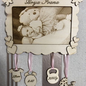Baby fotó keretben, függőkkel 10x15 cm � egyedi, személyre szabható baba emlékkeret, Baba - mama, Babaemlékek, Baba emlékőrző, Gravírozás, pirográfia, MESKA