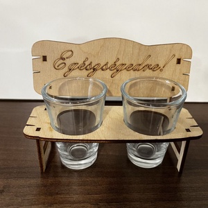 Egyedi fa rövides pohártartó 2 darab pohárral � páros ajándék szett - esküvő - emlék & ajándék - nászajándék - esküvői pohár, pohárszett - Meska.hu