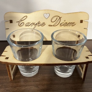 Egyedi fa rövides pohártartó 2 darab pohárral � páros ajándék szett - esküvő - emlék & ajándék - nászajándék - esküvői pohár, pohárszett - Meska.hu