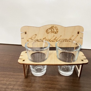 Egyedi fa rövides pohártartó 2 darab pohárral � páros ajándék szett - esküvő - emlék & ajándék - nászajándék - esküvői pohár, pohárszett - Meska.hu