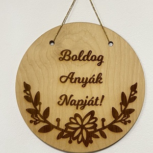 Gravírozott fa kör tábla Anyák napjára � Boldog Anyák Napját! felirattal, Otthon & Életmód, Dekoráció, Fali és függő dekoráció, Falra akasztható dekor, , MESKA