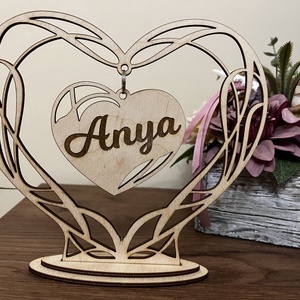 Csipkés Szív Talpas Fa Dekoráció � Elegáns Asztaldísz Anyák Napjára, Otthon & Életmód, Dekoráció, Asztal és polc dekoráció, Asztaldísz, , MESKA