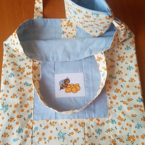 Apró virágmintás szatyor hímzett méhecskével  hozzátartozó neszesszerrel - Kis méret - táska & tok - bevásárlás & shopper táska - shopper, textiltáska, szatyor - Meska.hu