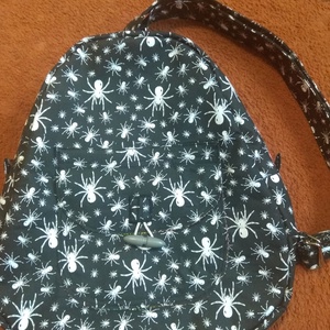 Pókmintás féloldalas hátizsák - táska & tok - hátizsák - hátizsák - Meska.hu