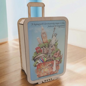 Fa bőrönd formájú persely � Utazásra gyűjtök! kiadás, Otthon & Életmód, Dekoráció, Asztal és polc dekoráció, Persely, Decoupage, transzfer és szalvétatechnika, Famegmunkálás, MESKA