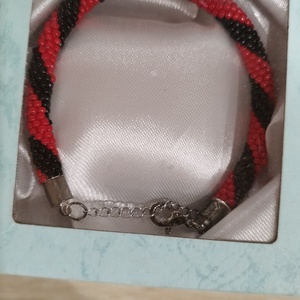 Gyöngyhorgolt karkötő díszdobozban - ékszer - karkötő - gyöngyös karkötő - Meska.hu