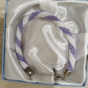 Gyöngyhorgolt karkötő díszdobozban, Ékszer, Karkötő, Gyöngyös karkötő, Horgolás, MESKA