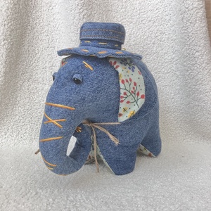 Kézzel készített puha játék farmer elefánt kalapban - játék & sport - plüssállat & játékfigura - elefánt - Meska.hu