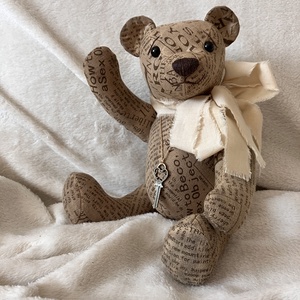 Vintage újságmintás Teddy maci, Játék & Sport, Plüssállat & Játékfigura, Maci, , MESKA