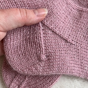 Kézzel kötött gyapjú zokni  Púderes rózsaszín  Méret: 36-37 - ruha & divat - cipő & papucs - zokni - Meska.hu