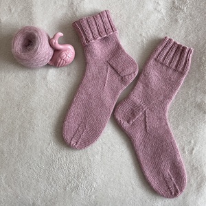 Kézzel kötött gyapjú zokni  Púderes rózsaszín  Méret: 36-37 - ruha & divat - cipő & papucs - zokni - Meska.hu