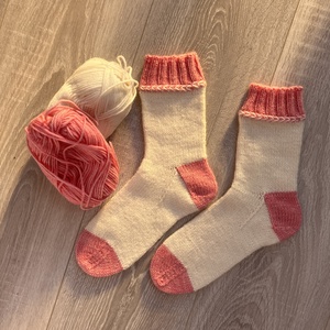 Kézzel kötött gyapjú zokni  eperfagylalt  Méret: 36-37, Ruha & Divat, Cipő & Papucs, Zokni, Horgolás, MESKA