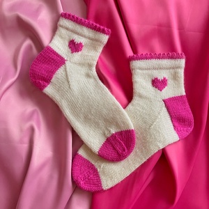 Kézzel kötött gyapjú zokni  szívek  Méret: 38-39, Ruha & Divat, Cipő & Papucs, Zokni, Horgolás, MESKA