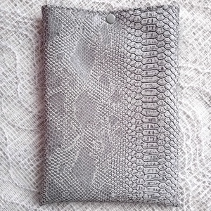 Kobra mintás textilbőr könyvtok, tablet vagy e-book tok, szürke, elegáns - könyv & zene - könyvtok - Meska.hu