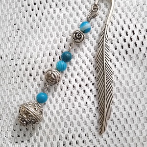 Könyvjelző, festett valódi achát gyöngyökkel - könyv & zene - könyvjelző - Meska.hu