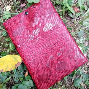 Kobra mintás textilbőr könyvtok, tablet vagy e-book tok, bordó - könyv & zene - könyvtok - Meska.hu Kobra mintás textilbőr könyvtok, tablet vagy e-book tok, bordó - könyv & zene - könyvtok - Meska.hu